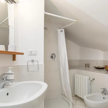 Sleeps 8 Wifi Ispra