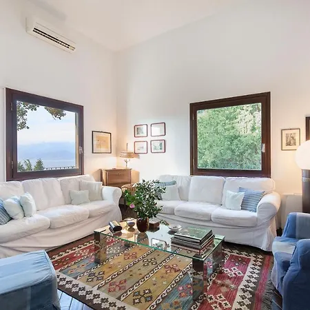Vila Sleeps 8 Wifi Ispra